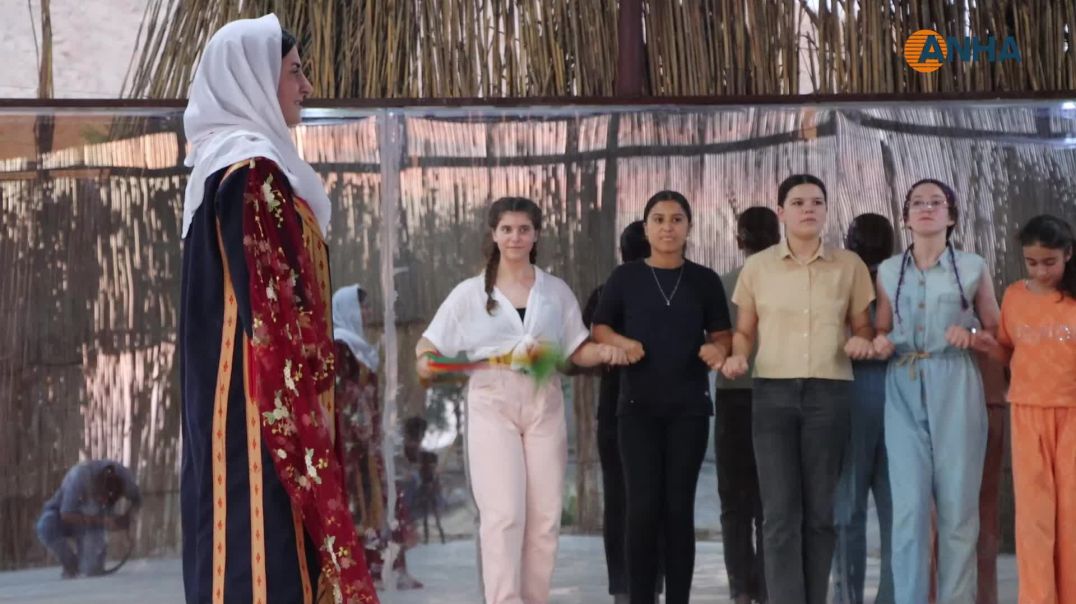 أطفالُ باركَين يعيدون إحياء دبكات وألعاب وثقافات تدنو من الاندثار