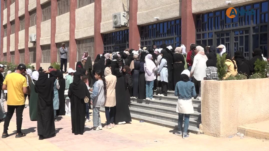 توزيع البطاقات الامتحانية لطلاب المرحلة الإعدادية لمنهاج النظام السابق - الطبقة