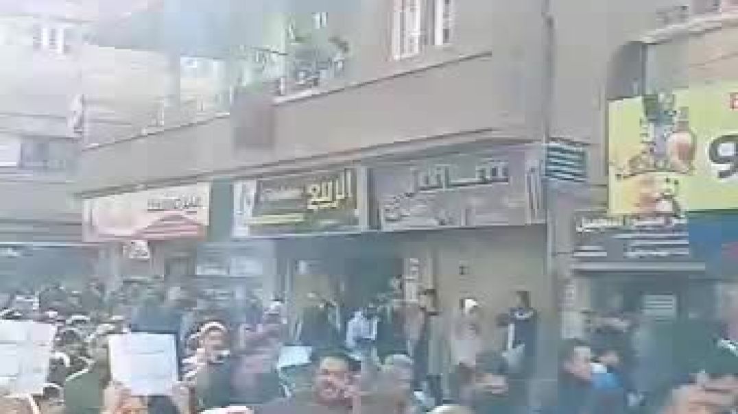 قوات الحكومة الانتقالية تعتدي وتعتقل المحتجين والمحتجات في حمص وبانياس
