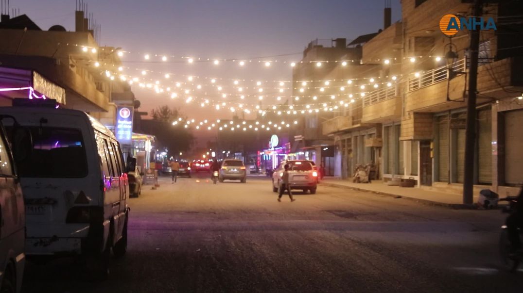 بلدية الشعب في عامودا تنفذ مشروع إنارة الطرق وتزيين ساحة المرأة الحرة