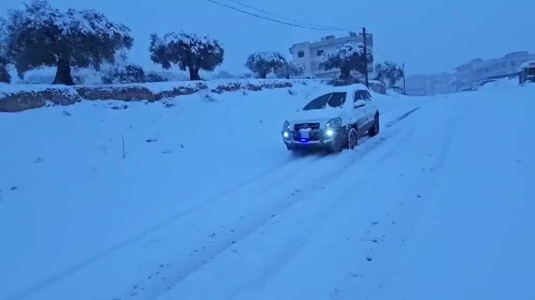هطولات ثلجية وأمطار غزيرة تشهدها مناطق واسعة من سوريا وتفاقم معاناة قاطني المخيمات