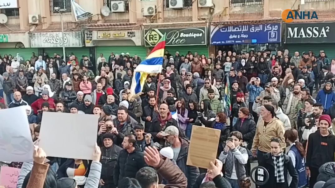 آلاف المتظاهرين في السويداء يطالبون بحق تقرير المصير