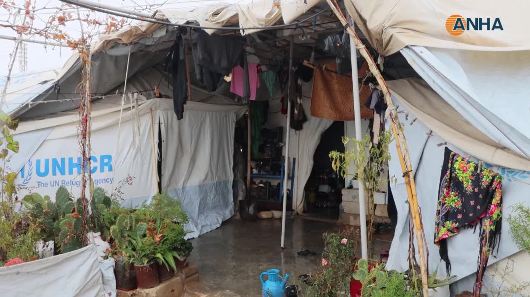 ⁣الثلوج تفاقم معاناة المهجرين في مخيم نوروز
