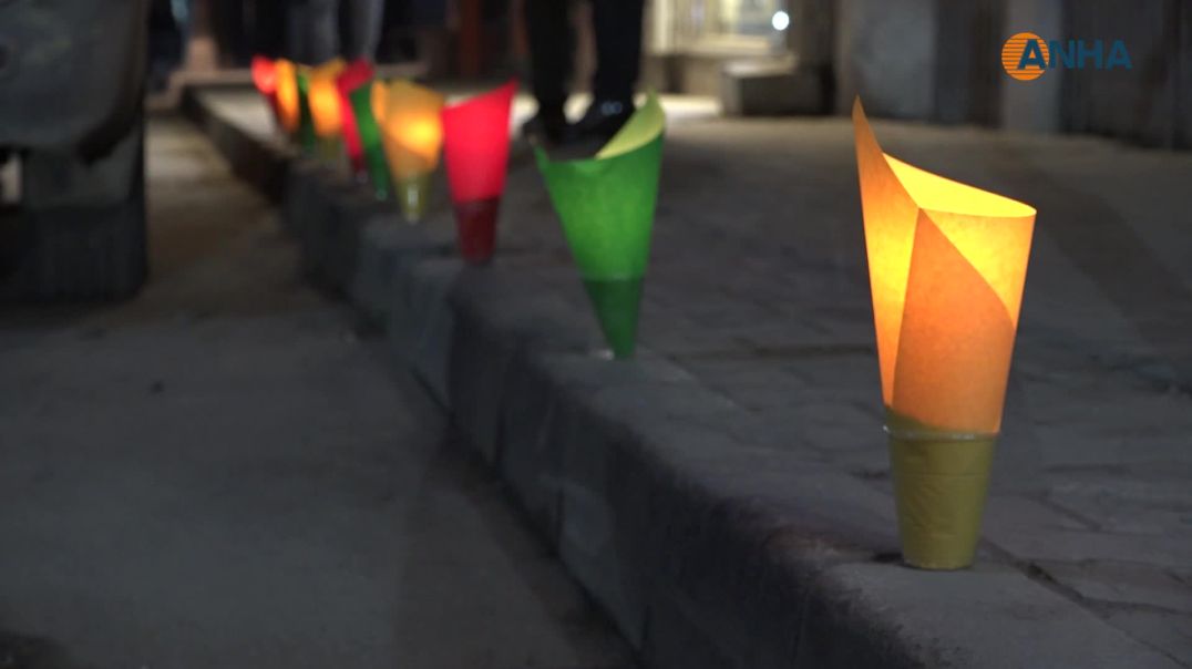 إشعال الشموع أمام مبنى بلدية الشعب في قامشلو تخليداً لذكرى شهدائها