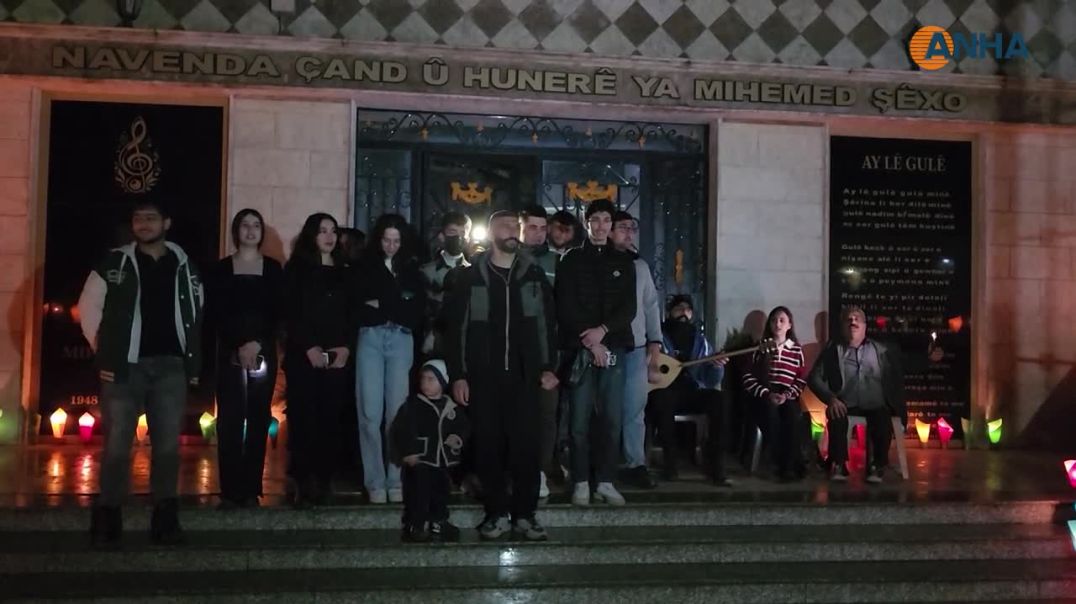 Ji bo bîranîna Hunermend Mihemed Şêxo mûm vêxistin